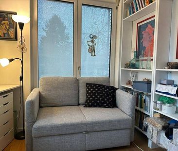 Für eine beruftätige Frau, kleines, helles ruhiges möbliertes Zimme... - Photo 1