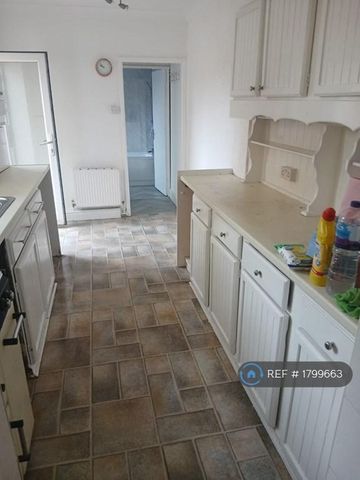 3 bedroom terraced house to rent - Photo 4