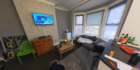 4 bedroom flat to rent - Photo 2