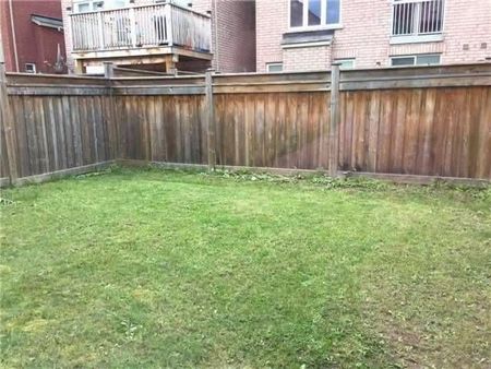 For Lease - 12 Westcliffe Crescent, Richmond Hill, Ontario - Photo 3