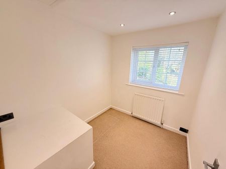 3 bedroom semi-detached house to rent - Photo 4