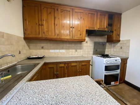 1 bedroom in a house share to rent - Photo 3