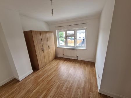 3 bed in house in Hornchurch - Photo 5
