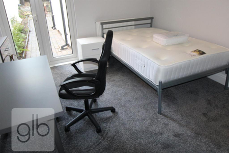 6 bedroom terraced house to rent - Photo 5