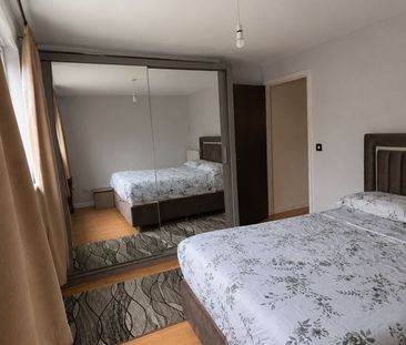 1 Bed Flat, Rohan Place, IG4 - Photo 3