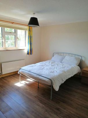 Biddel Springs, Highworth, SN6 - Photo 1