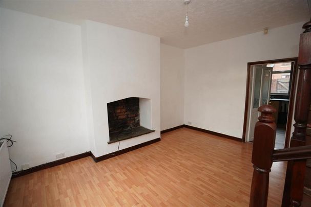 3 bedroom end of terrace house to rent - Photo 1