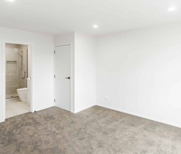 Charming 5-Bedroom Home Near Clevedon Village! - Photo 2