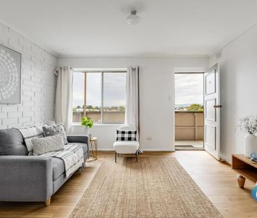 Sunshine & Style in the Heart of Findon – 43/3 Noblet Street ✨ - Photo 2