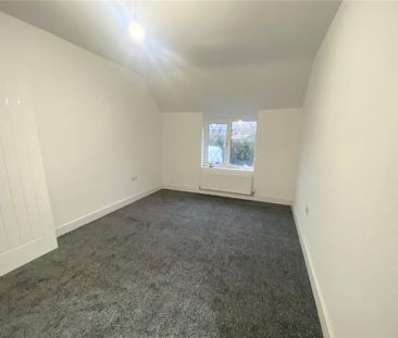 3 bedroom end of terrace house to rent - Photo 2