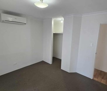 LESS THAN 500m TO WARNBRO BEACH! - Photo 2