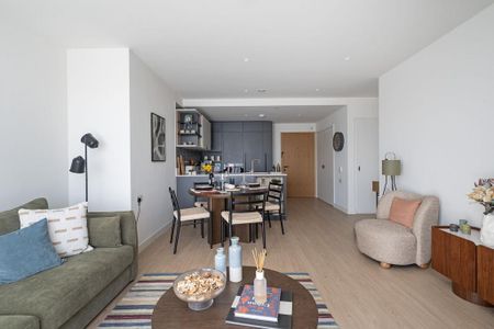 3 bedroom flat to rent - Photo 2