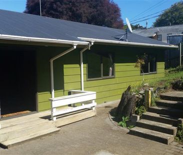 Three bed Lockwood home - Photo 2