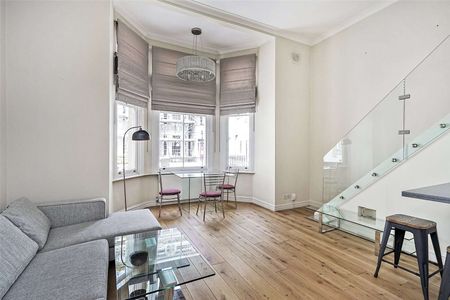 Modern raised ground floor period conversion enjoying high ceilings. - Photo 2