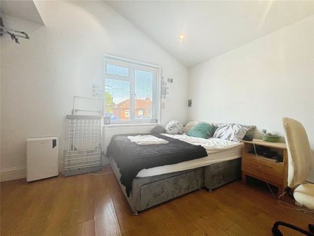 Vegal Crescent, Englefield Green, Egham, Surrey, TW20 0QA - Photo 3