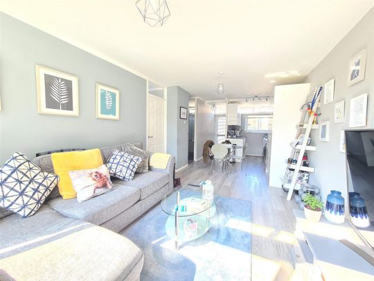 1 bedroom Flat To Let - Photo 1