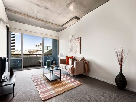 Large Modern Apartment with a touch of History! - Photo 2