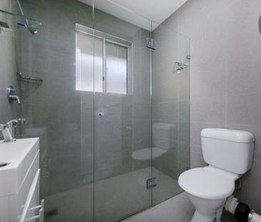 SUNNY 2-BEDROOM TOWNHOUSE IN A BOUTIQUE COMPLEX - Photo 3