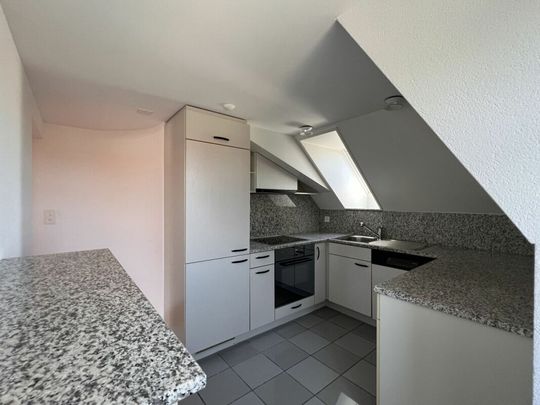 Appartement mansardé de 3,5 pièces avec beaucoup de charme - Photo 1