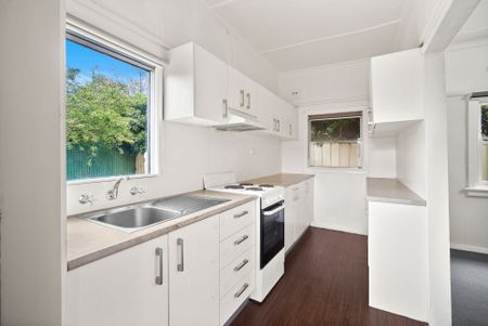 Refurbished 2-Bedroom Home in East Corrimal - Photo 3