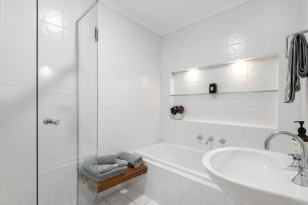 Furnished family home with views across Pittwater - Photo 3