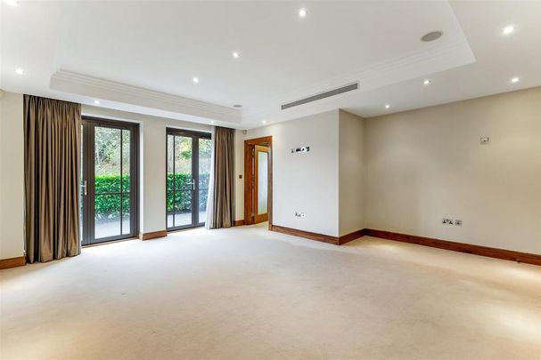 4 bedroom flat to rent - Photo 1