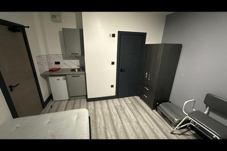 Studio Flat, Sandhurst Road, SE6 - Photo 3