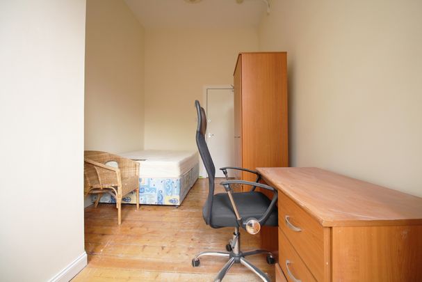 Hillhead Street, Hillhead, Glasgow - Photo 1