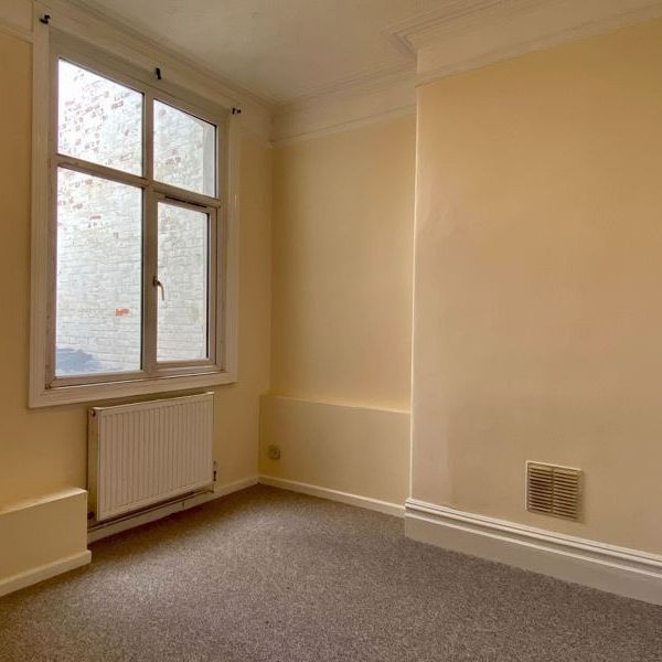 Priorswood Road, Taunton - Photo 1