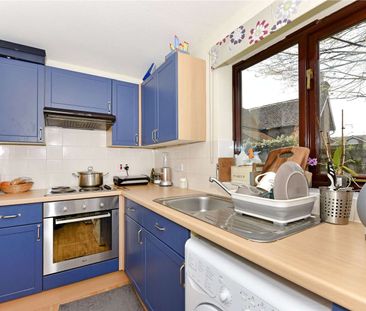 Well presented, ground floor flat 0.5 miles from Bourne End town ce... - Photo 4