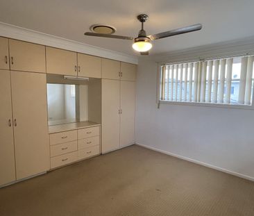 Family Home with Bonus Office Space – $650/week (Utilities Included) - Photo 1