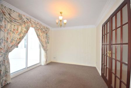 4 bedroom detached house to rent - Photo 3