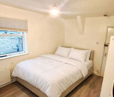Studio Flat, Neasden Lane North, NW10 - Photo 2