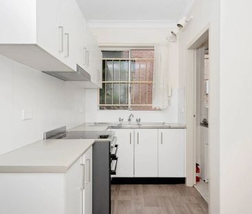 Cosy two Bedroom Apartment in Great Location - Photo 4