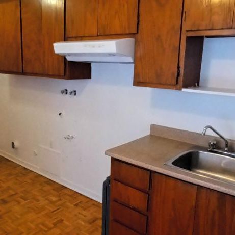 ANJOU 3 1/2 PRES HALLS D 'ANJOU - Photo 1