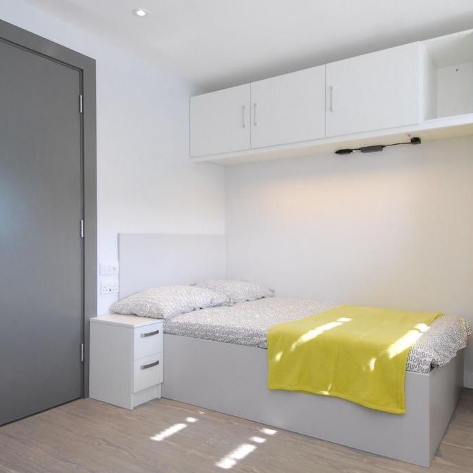 5 bedroom flat to rent - Photo 1