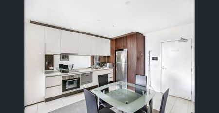 Furnished 1 Bedroom Apartment With Stunning City Views - Photo 5