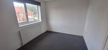 2 bedroom semi-detached house to rent - Photo 3