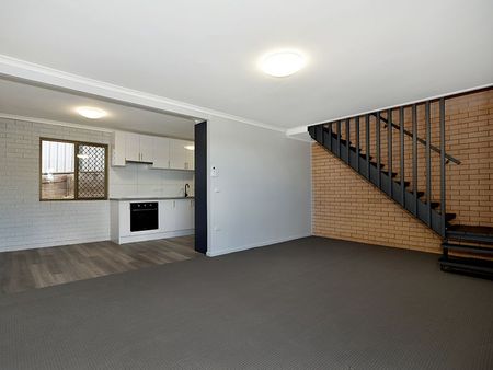 2/266 West Street, Kearneys Spring QLD 4350 - Apartment For Rent | Domain - Photo 2