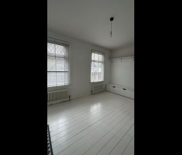 2 Bed Terraced House, Wall End Road, E6 - Photo 4