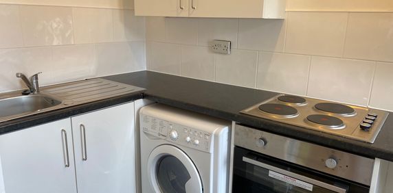 studio to rent Willmore Grove, Birmingham, B38 - Photo 2