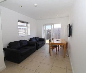 6 bedroom private hall to rent - Photo 1