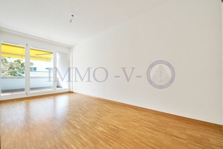 MONTCHOISI - SPACIEUX (191m2) AVEC DEUX BALCONS ET EMPLACEMENT IDEAL - Photo 2