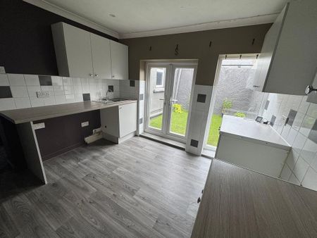 2 bedroom terraced house to rent - Photo 2