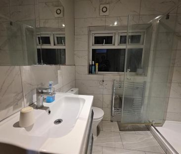 1 bedroom in a house share to rent - Photo 4