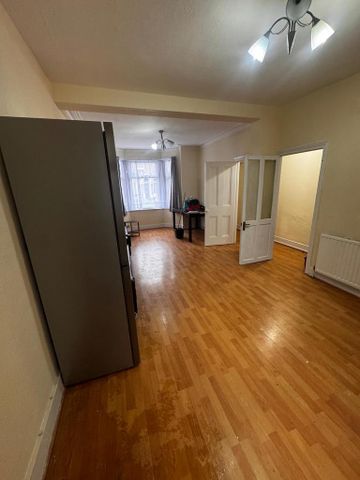 3 bedroom terraced house to rent - Photo 3