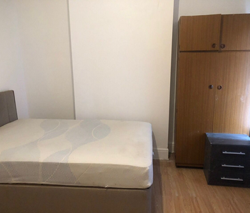 1 bedroom in a house share to rent - Photo 4