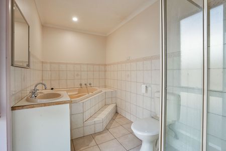 Neat, Sweet and Complete - Photo 4