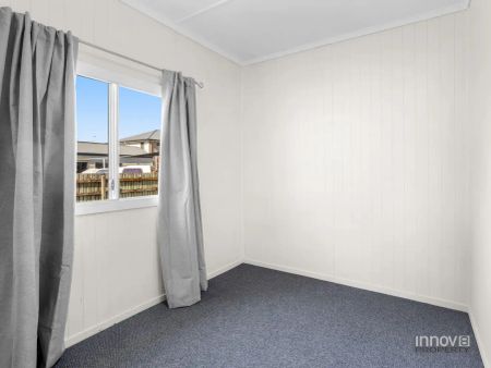 “Low Maintenance and Walking Distance to Transport and Shops!” - Photo 2