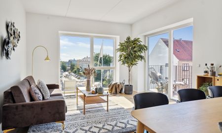 Skøn og lys 4-værelses lejlighed med egen terrasse og plads til hele familien - Photo 3